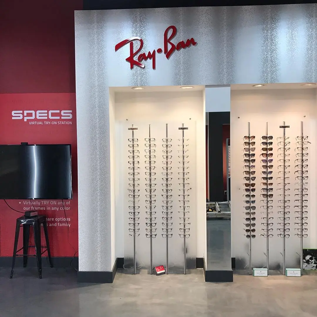 Dimensional retail identity and branded interior graphics